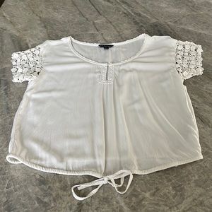 American Eagle Outfitters Cropped Cream Colored Drawstring Shirt/Lace Sleeves